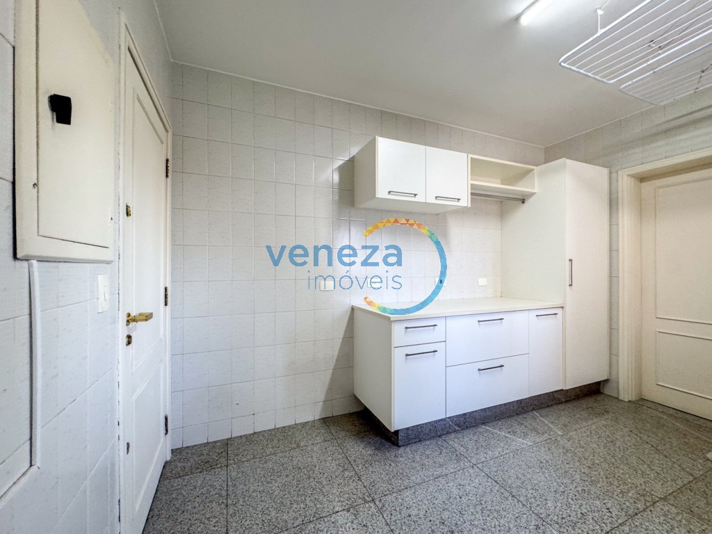 Apartamento à venda no bairro Centro de Londrina com 248.41m<sup>2</sup> útil, 4 quartos, 2 vagas de garagem