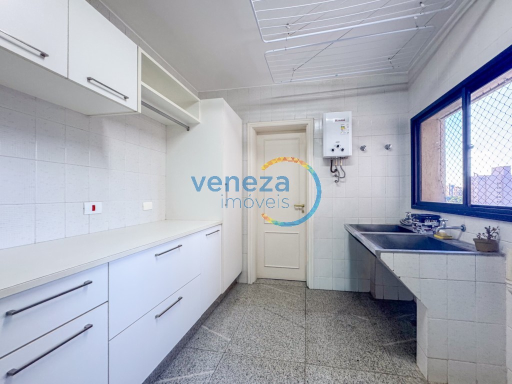 Apartamento à venda no bairro Centro de Londrina com 248.41m<sup>2</sup> útil, 4 quartos, 2 vagas de garagem