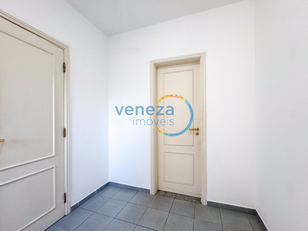 Apartamento à venda no bairro Centro de Londrina com 248.41m<sup>2</sup> útil, 4 quartos, 2 vagas de garagem