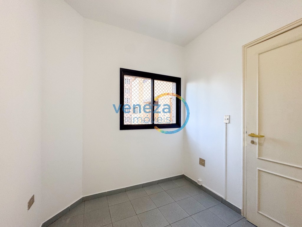 Apartamento à venda no bairro Centro de Londrina com 248.41m<sup>2</sup> útil, 4 quartos, 2 vagas de garagem