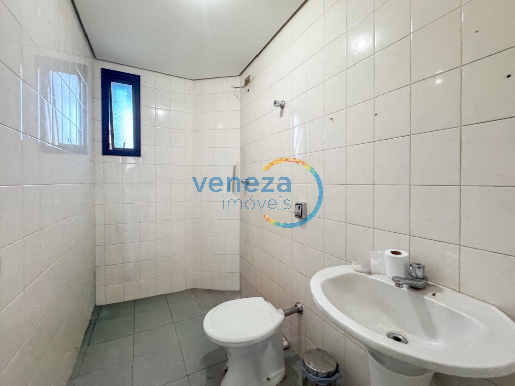 Apartamento à venda no bairro Centro de Londrina com 248.41m<sup>2</sup> útil, 4 quartos, 2 vagas de garagem