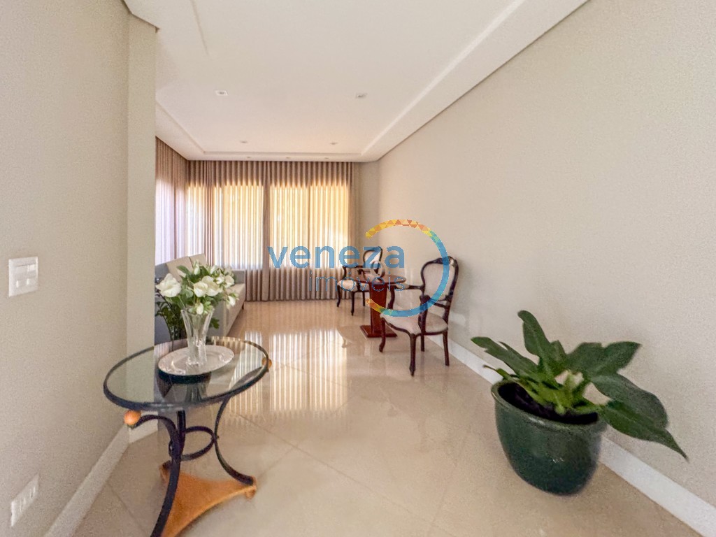 Apartamento à venda no bairro Centro de Londrina com 248.41m<sup>2</sup> útil, 4 quartos, 2 vagas de garagem