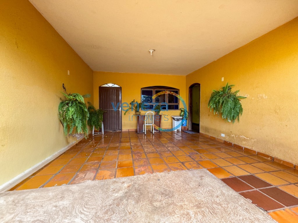 Casa Residencial à venda no bairro Leonor de Londrina com 183m<sup>2</sup> útil, 4 quartos, 3 vagas de garagem