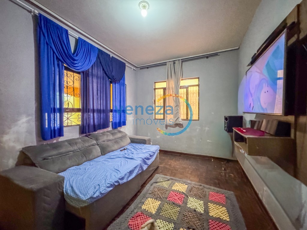 Casa Residencial à venda no bairro Leonor de Londrina com 183m<sup>2</sup> útil, 4 quartos, 3 vagas de garagem