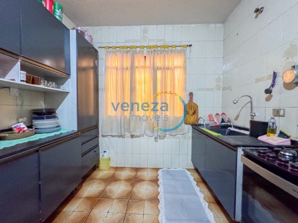 Casa Residencial à venda no bairro Leonor de Londrina com 183m<sup>2</sup> útil, 4 quartos, 3 vagas de garagem