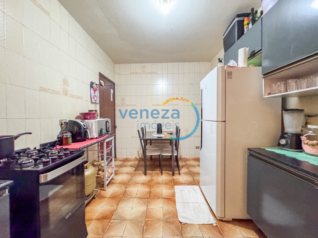 Casa Residencial à venda no bairro Leonor de Londrina com 183m<sup>2</sup> útil, 4 quartos, 3 vagas de garagem