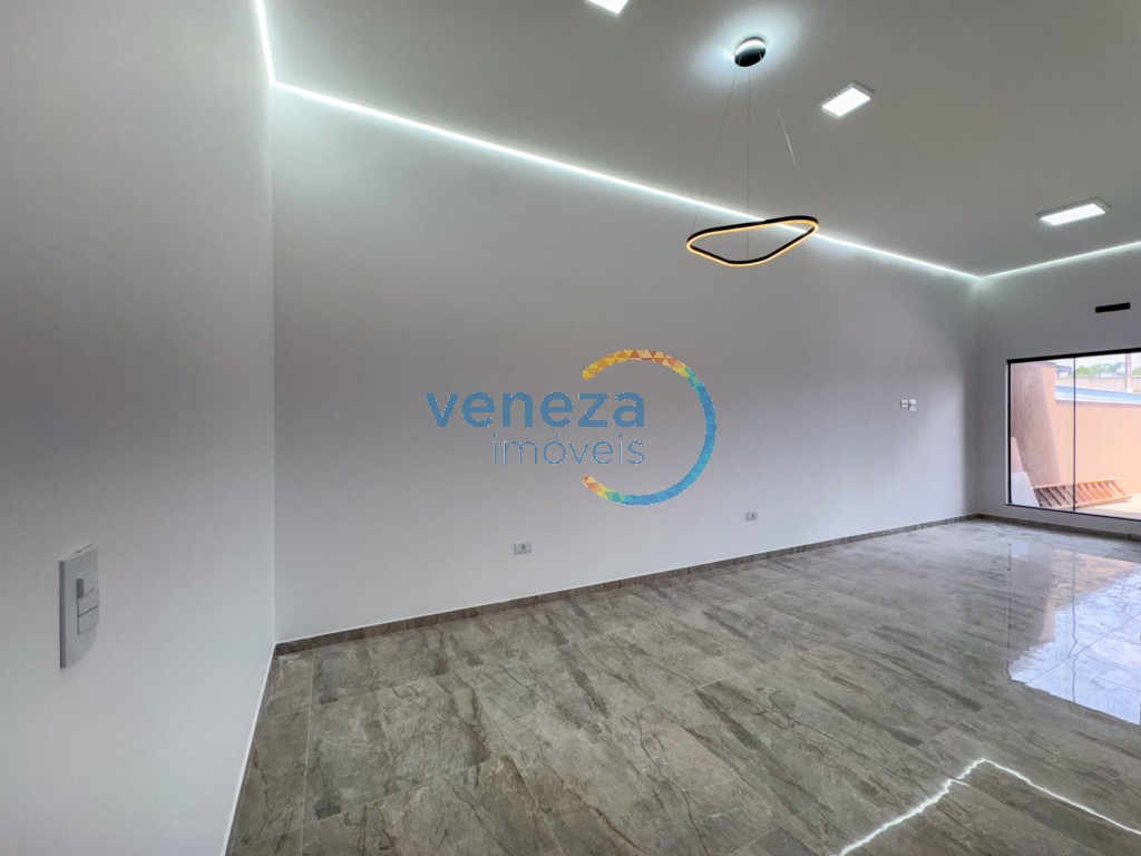 Casa Residencial à venda no bairro Heimtal de Londrina com 103m<sup>2</sup> útil, 3 quartos, 1 vaga de garagem