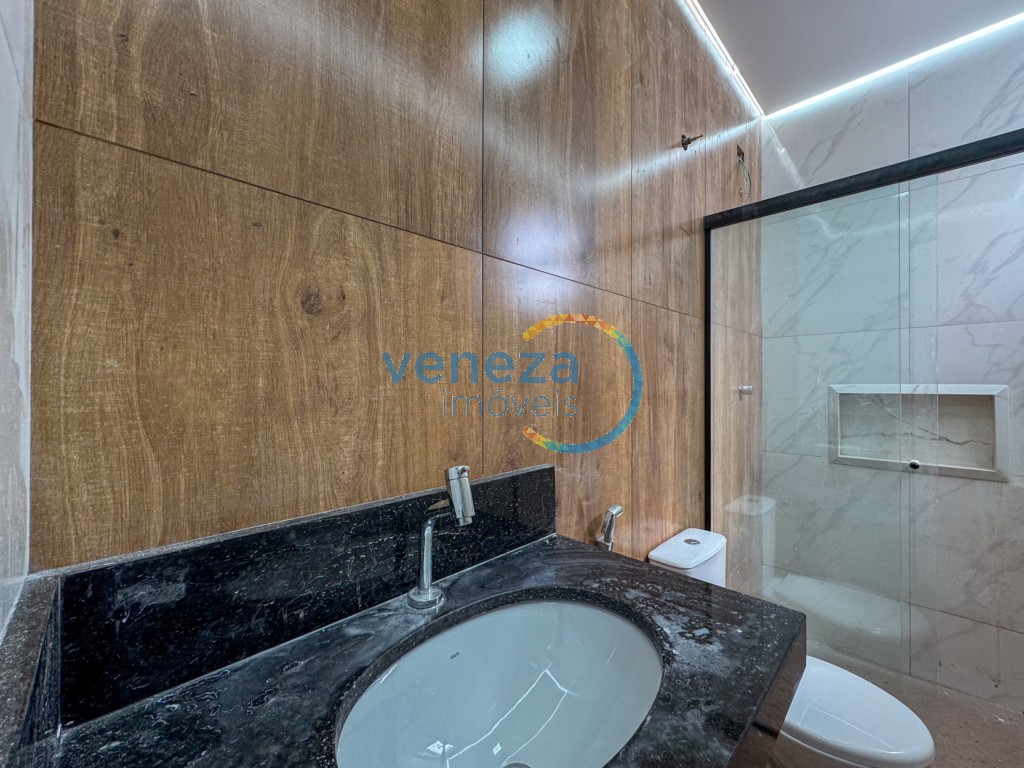 Casa Residencial à venda no bairro Heimtal de Londrina com 103m<sup>2</sup> útil, 3 quartos, 1 vaga de garagem