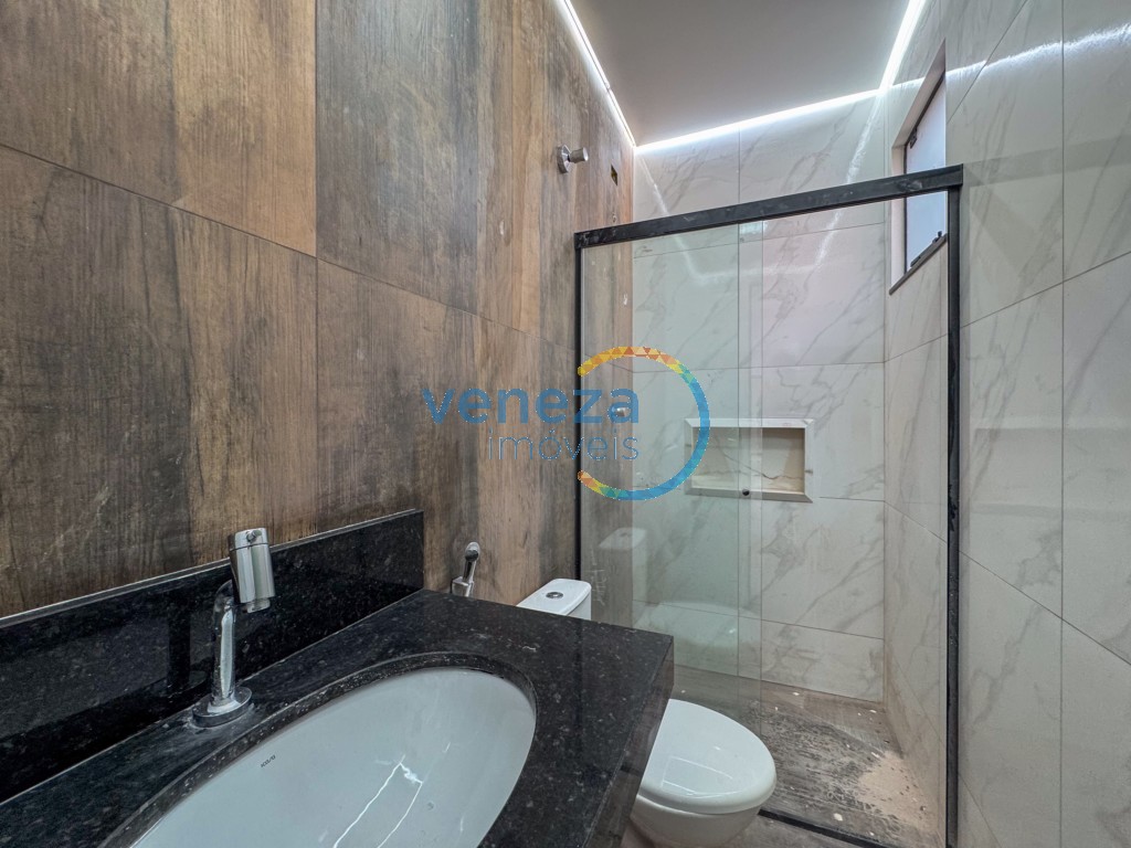 Casa Residencial à venda no bairro Heimtal de Londrina com 103m<sup>2</sup> útil, 3 quartos, 1 vaga de garagem