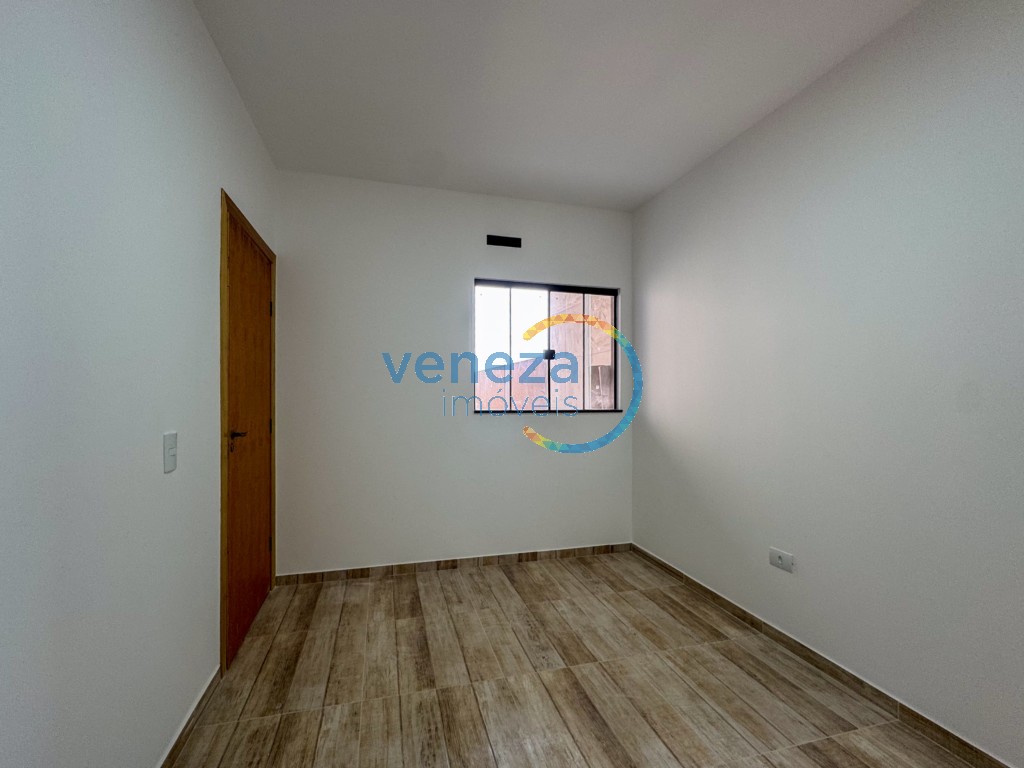 Casa Residencial à venda no bairro Heimtal de Londrina com 103m<sup>2</sup> útil, 3 quartos, 1 vaga de garagem