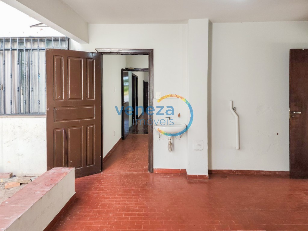 Casa Comercial à venda no bairro Bela Vista de Londrina com 190.2m<sup>2</sup> útil, 1 vaga de garagem