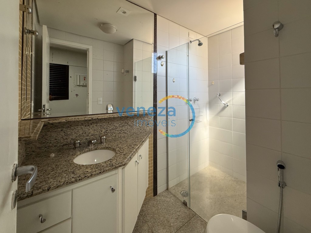 Apartamento à venda no bairro Centro de Londrina com 74.35m<sup>2</sup> útil, 2 quartos, 1 vaga de garagem