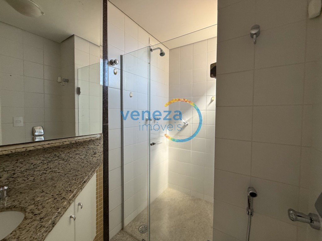 Apartamento à venda no bairro Centro de Londrina com 74.35m<sup>2</sup> útil, 2 quartos, 1 vaga de garagem