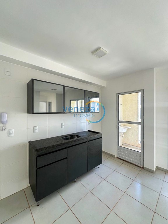 Apartamento à venda no bairro Maria Celina de Londrina com 45.3m<sup>2</sup> útil, 2 quartos, 1 vaga de garagem