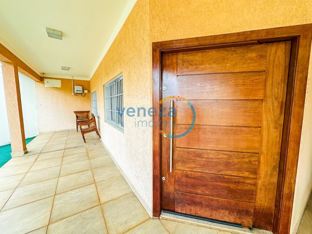 Casa Residencial à venda no bairro Aurora de Londrina com 360m<sup>2</sup> útil, 5 quartos, 6 vagas de garagem