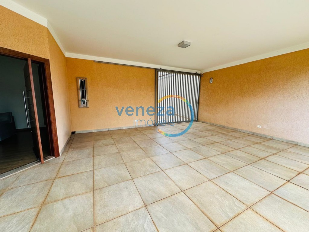Casa Residencial à venda no bairro Aurora de Londrina com 360m<sup>2</sup> útil, 5 quartos, 6 vagas de garagem