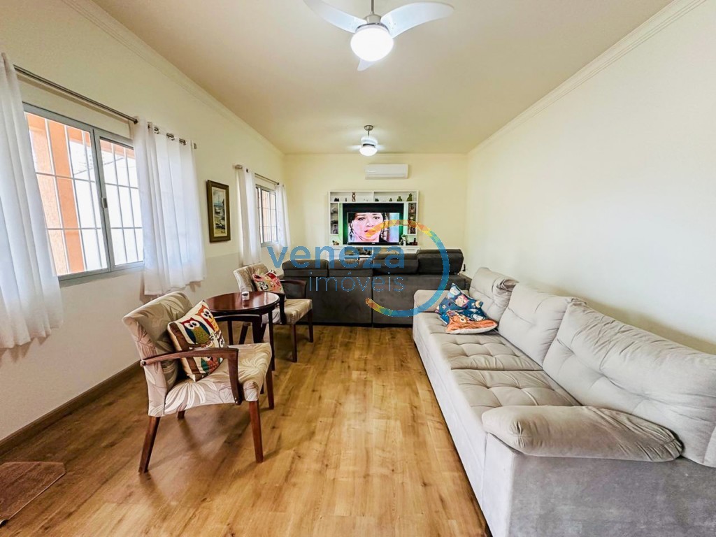 Casa Residencial à venda no bairro Aurora de Londrina com 360m<sup>2</sup> útil, 5 quartos, 6 vagas de garagem