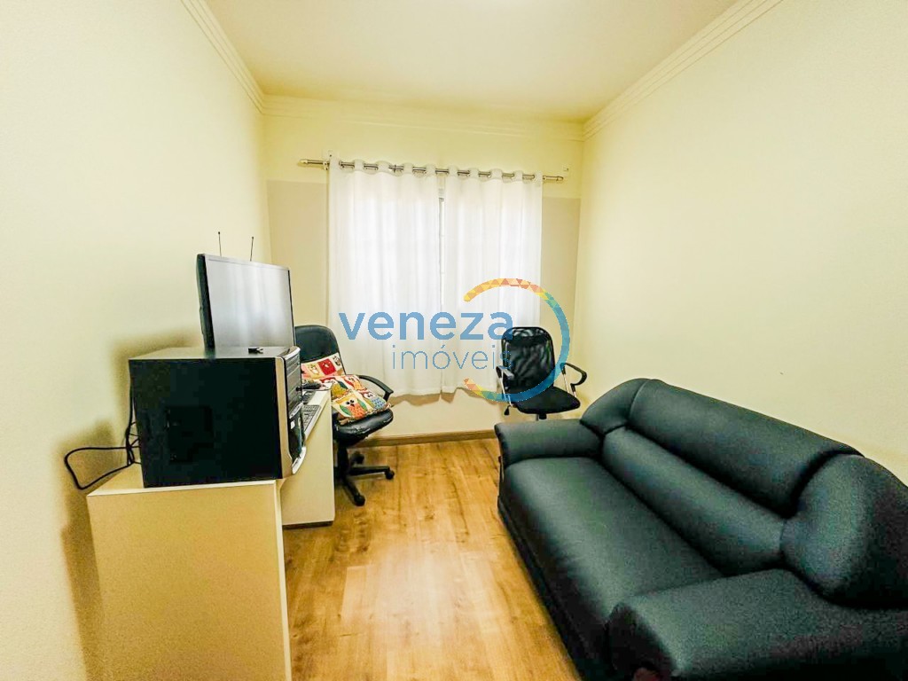 Casa Residencial à venda no bairro Aurora de Londrina com 360m<sup>2</sup> útil, 5 quartos, 6 vagas de garagem