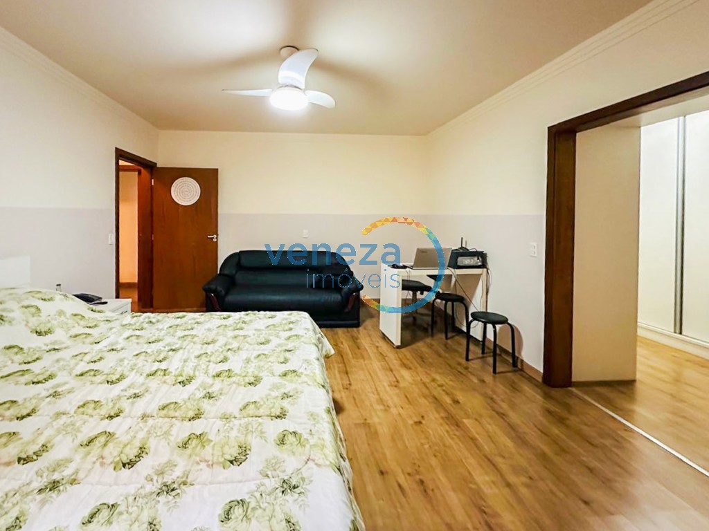 Casa Residencial à venda no bairro Aurora de Londrina com 360m<sup>2</sup> útil, 5 quartos, 6 vagas de garagem