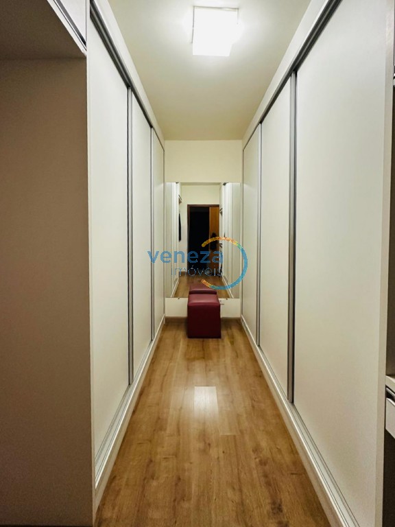 Casa Residencial à venda no bairro Aurora de Londrina com 360m<sup>2</sup> útil, 5 quartos, 6 vagas de garagem