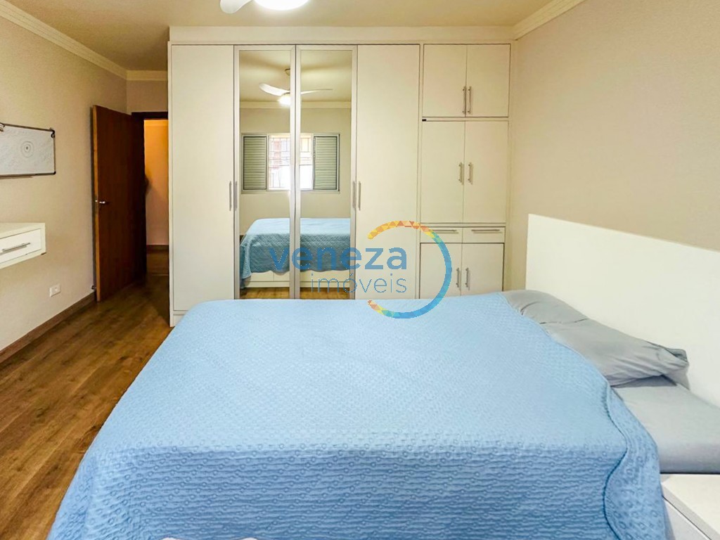 Casa Residencial à venda no bairro Aurora de Londrina com 360m<sup>2</sup> útil, 5 quartos, 6 vagas de garagem