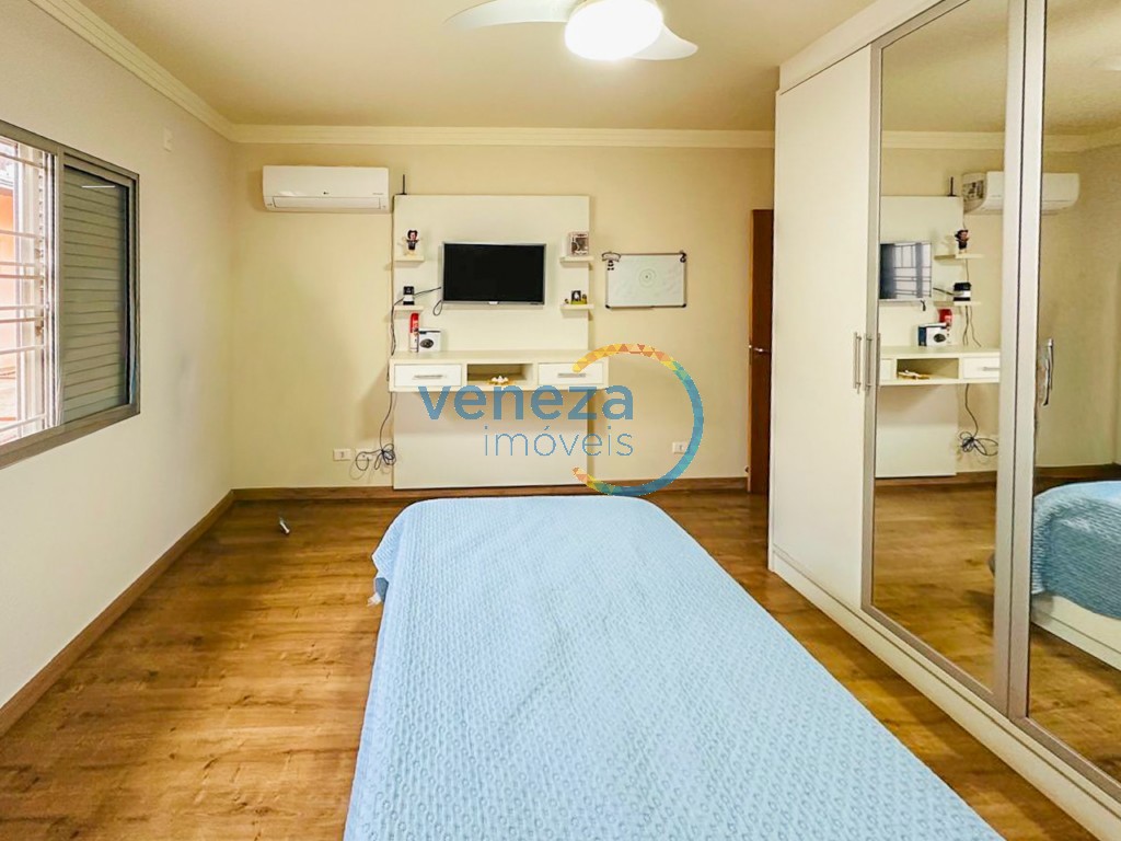 Casa Residencial à venda no bairro Aurora de Londrina com 360m<sup>2</sup> útil, 5 quartos, 6 vagas de garagem