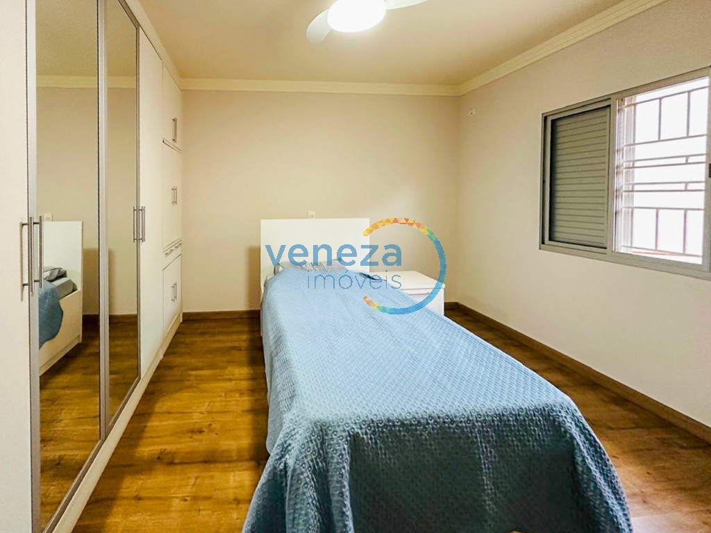 Casa Residencial à venda no bairro Aurora de Londrina com 360m<sup>2</sup> útil, 5 quartos, 6 vagas de garagem