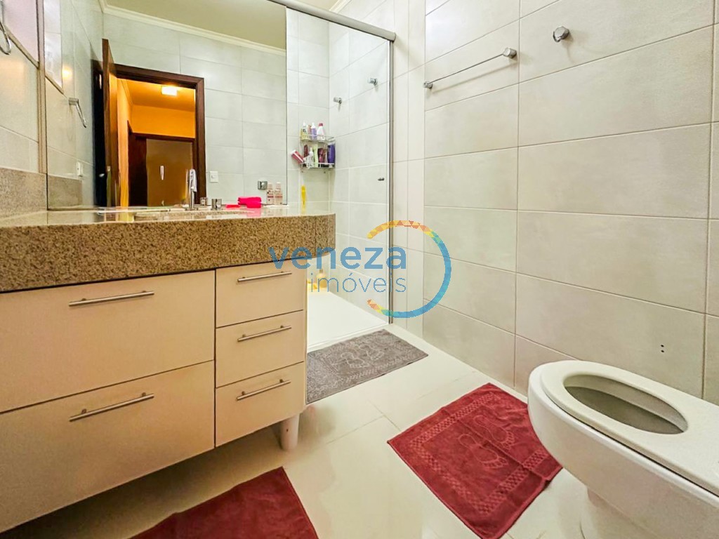 Casa Residencial à venda no bairro Aurora de Londrina com 360m<sup>2</sup> útil, 5 quartos, 6 vagas de garagem