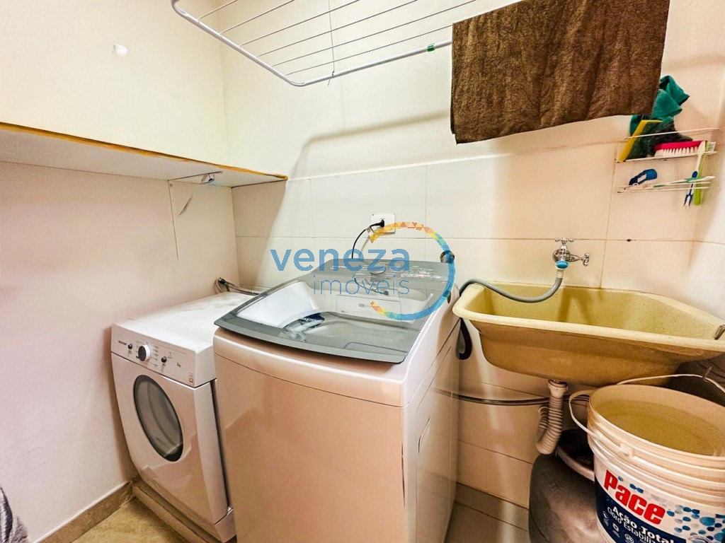 Casa Residencial à venda no bairro Aurora de Londrina com 360m<sup>2</sup> útil, 5 quartos, 6 vagas de garagem