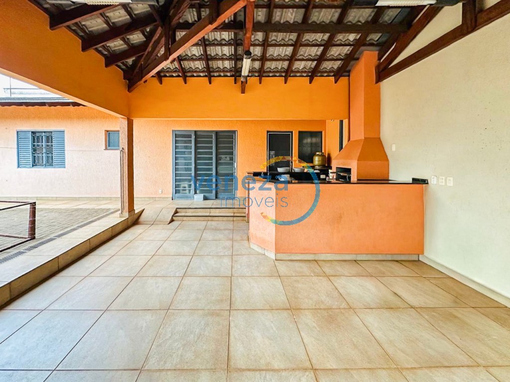 Casa Residencial à venda no bairro Aurora de Londrina com 360m<sup>2</sup> útil, 5 quartos, 6 vagas de garagem