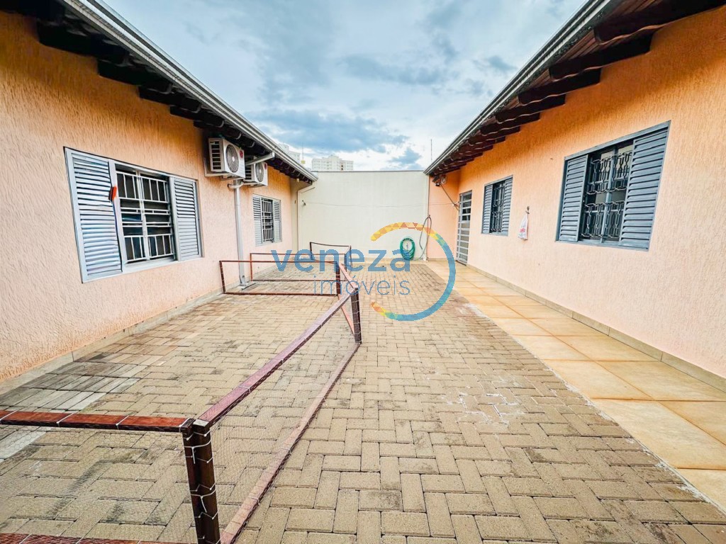 Casa Residencial à venda no bairro Aurora de Londrina com 360m<sup>2</sup> útil, 5 quartos, 6 vagas de garagem