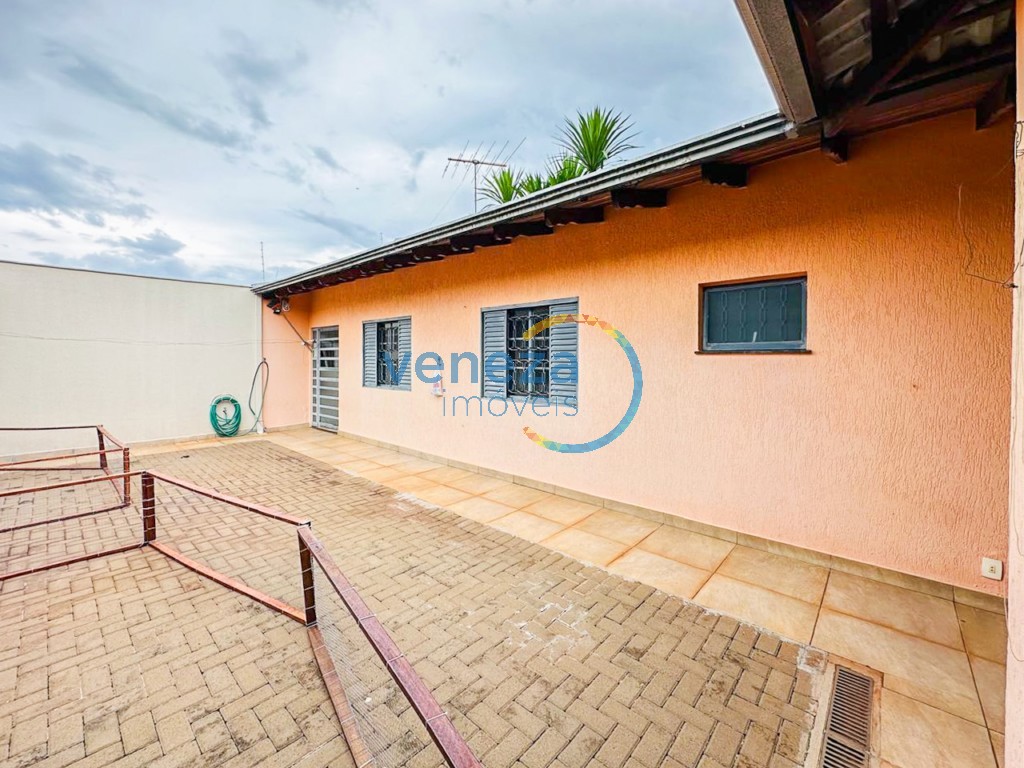 Casa Residencial à venda no bairro Aurora de Londrina com 360m<sup>2</sup> útil, 5 quartos, 6 vagas de garagem