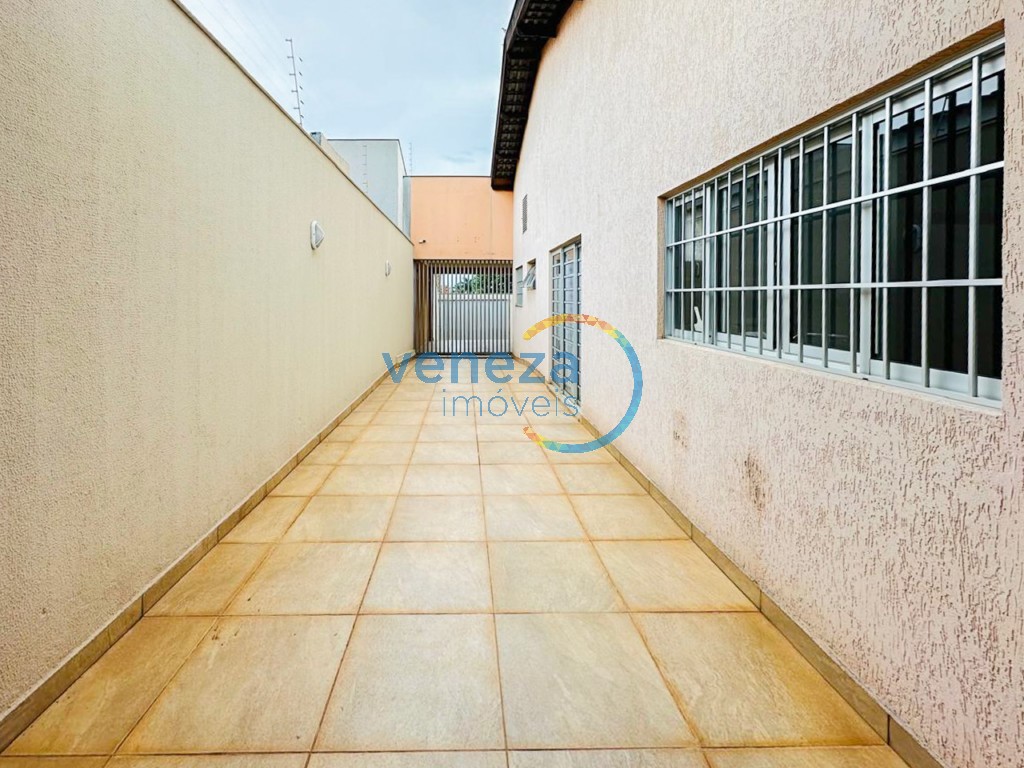 Casa Residencial à venda no bairro Aurora de Londrina com 360m<sup>2</sup> útil, 5 quartos, 6 vagas de garagem