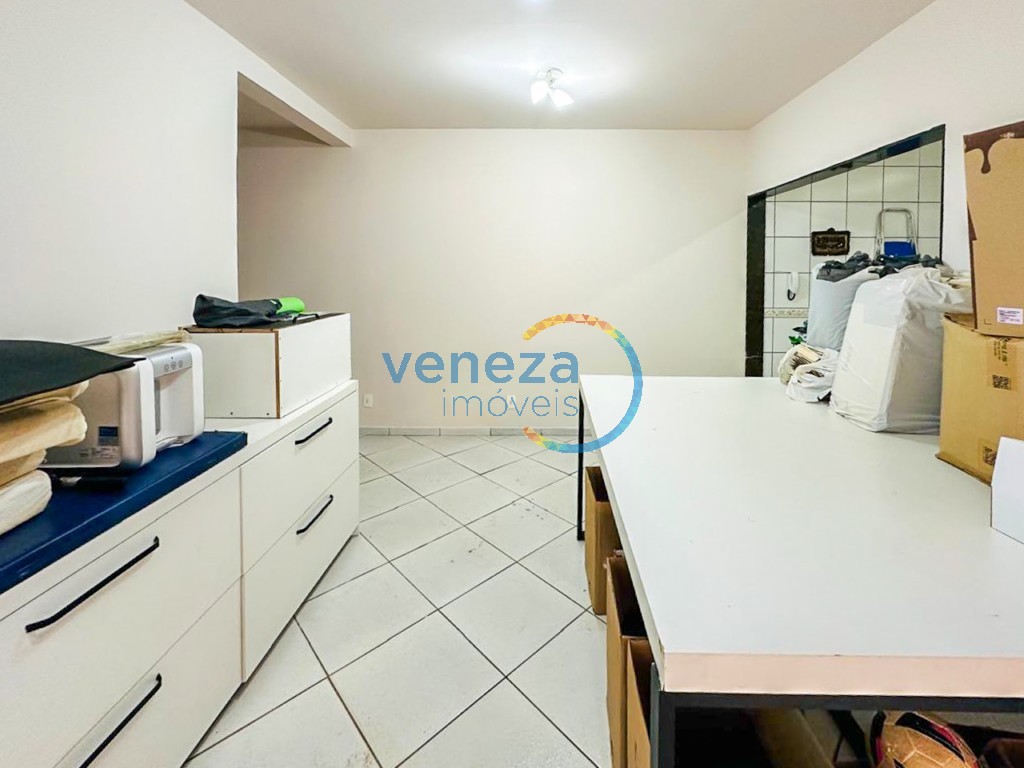 Casa Residencial à venda no bairro Aurora de Londrina com 360m<sup>2</sup> útil, 5 quartos, 6 vagas de garagem