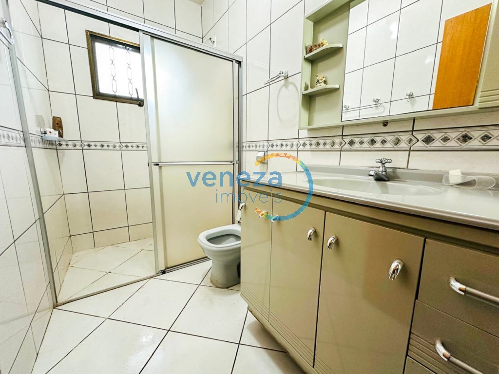 Casa Residencial à venda no bairro Aurora de Londrina com 360m<sup>2</sup> útil, 5 quartos, 6 vagas de garagem