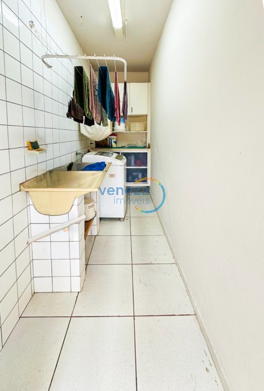 Casa Residencial à venda no bairro Aurora de Londrina com 360m<sup>2</sup> útil, 5 quartos, 6 vagas de garagem