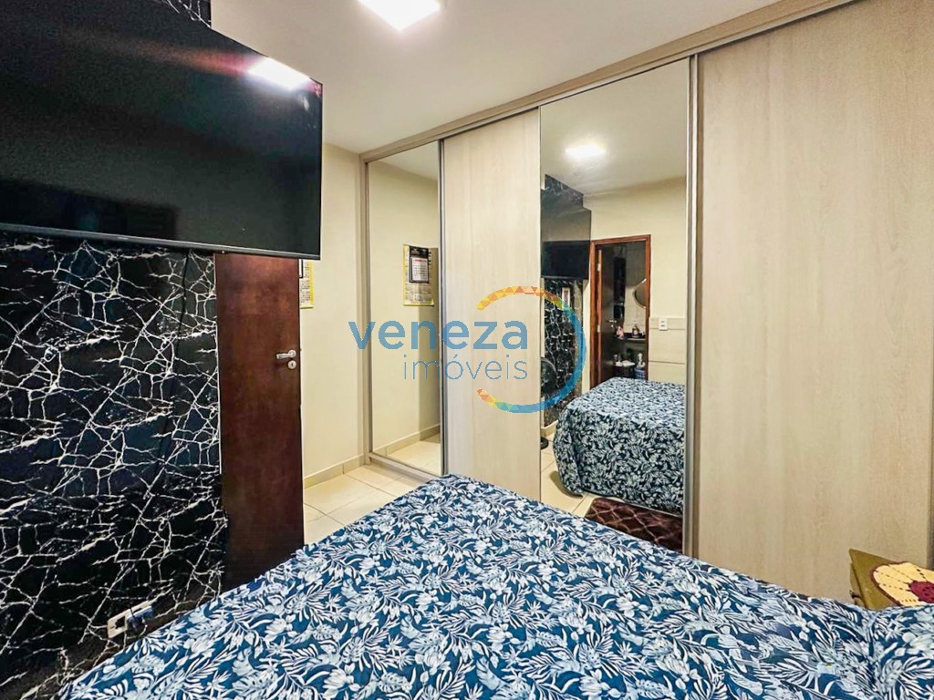 Casa Residencial à venda no bairro Antares de Londrina com 102m<sup>2</sup> útil, 3 quartos, 4 vagas de garagem