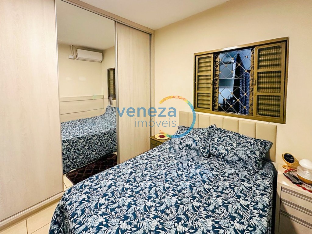 Casa Residencial à venda no bairro Antares de Londrina com 102m<sup>2</sup> útil, 3 quartos, 4 vagas de garagem