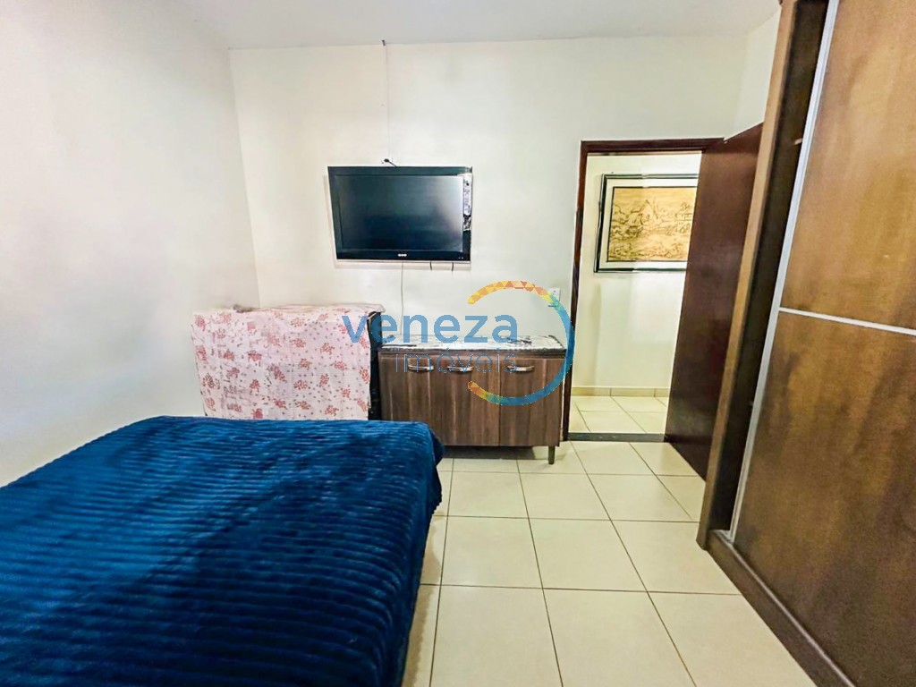 Casa Residencial à venda no bairro Antares de Londrina com 102m<sup>2</sup> útil, 3 quartos, 4 vagas de garagem