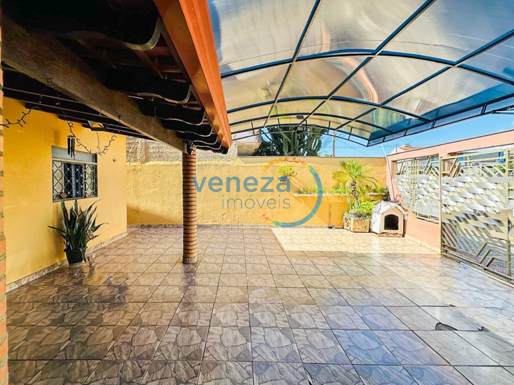 Casa Residencial à venda no bairro Antares de Londrina com 102m<sup>2</sup> útil, 3 quartos, 4 vagas de garagem