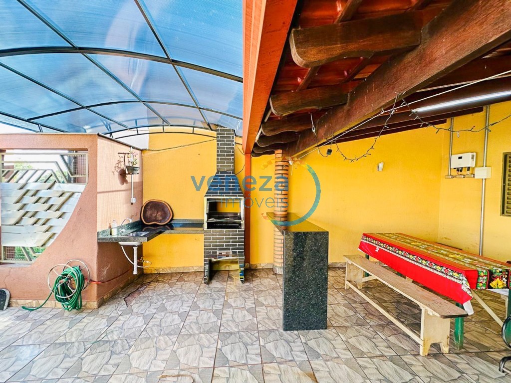 Casa Residencial à venda no bairro Antares de Londrina com 102m<sup>2</sup> útil, 3 quartos, 4 vagas de garagem