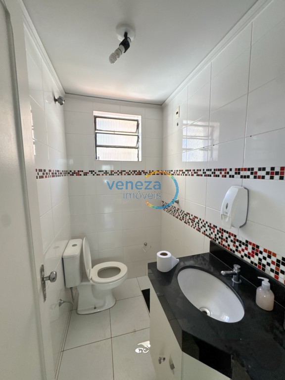 Casa Comercial à venda no bairro Centro de Londrina com 250m<sup>2</sup> útil, 1 vaga de garagem