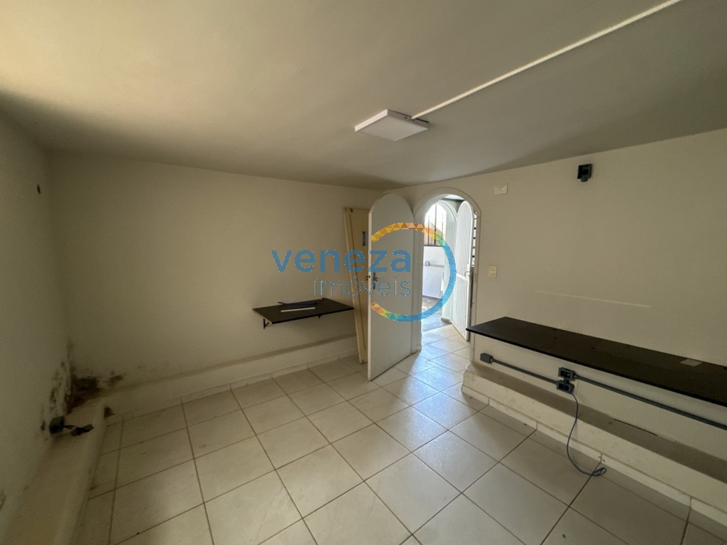 Casa Comercial à venda no bairro Centro de Londrina com 250m<sup>2</sup> útil, 1 vaga de garagem