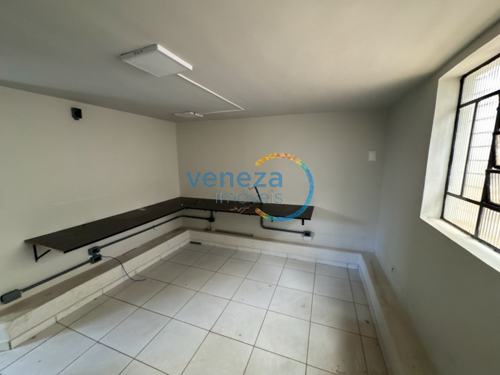 Casa Comercial à venda no bairro Centro de Londrina com 250m<sup>2</sup> útil, 1 vaga de garagem