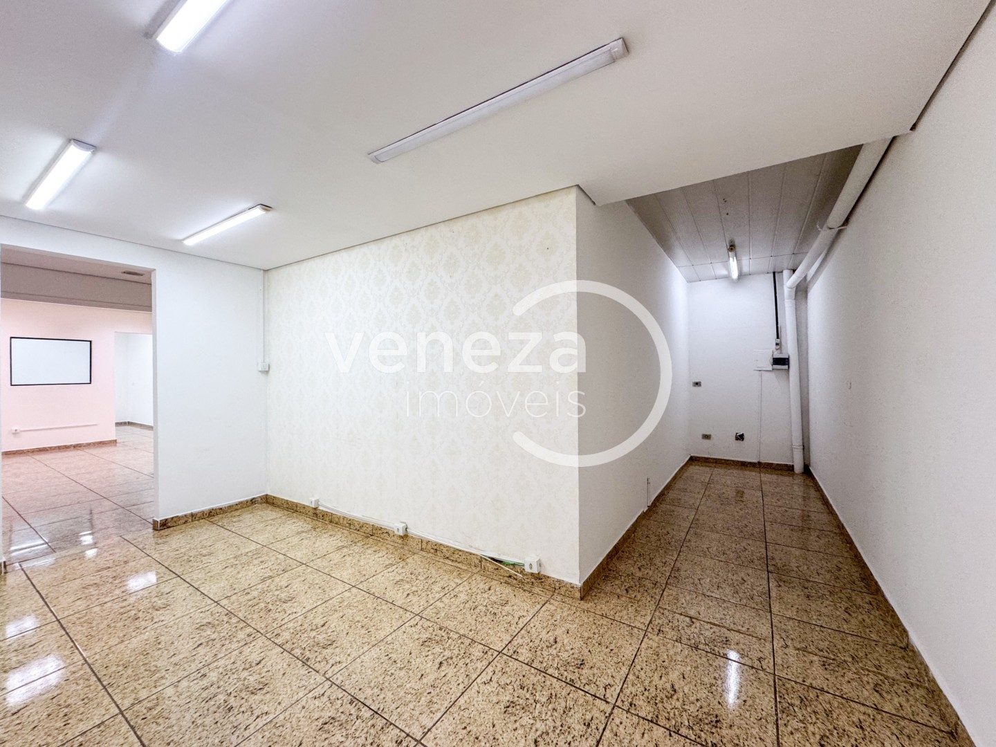 Salão-loja para locação no bairro Centro de Londrina - Foto 10