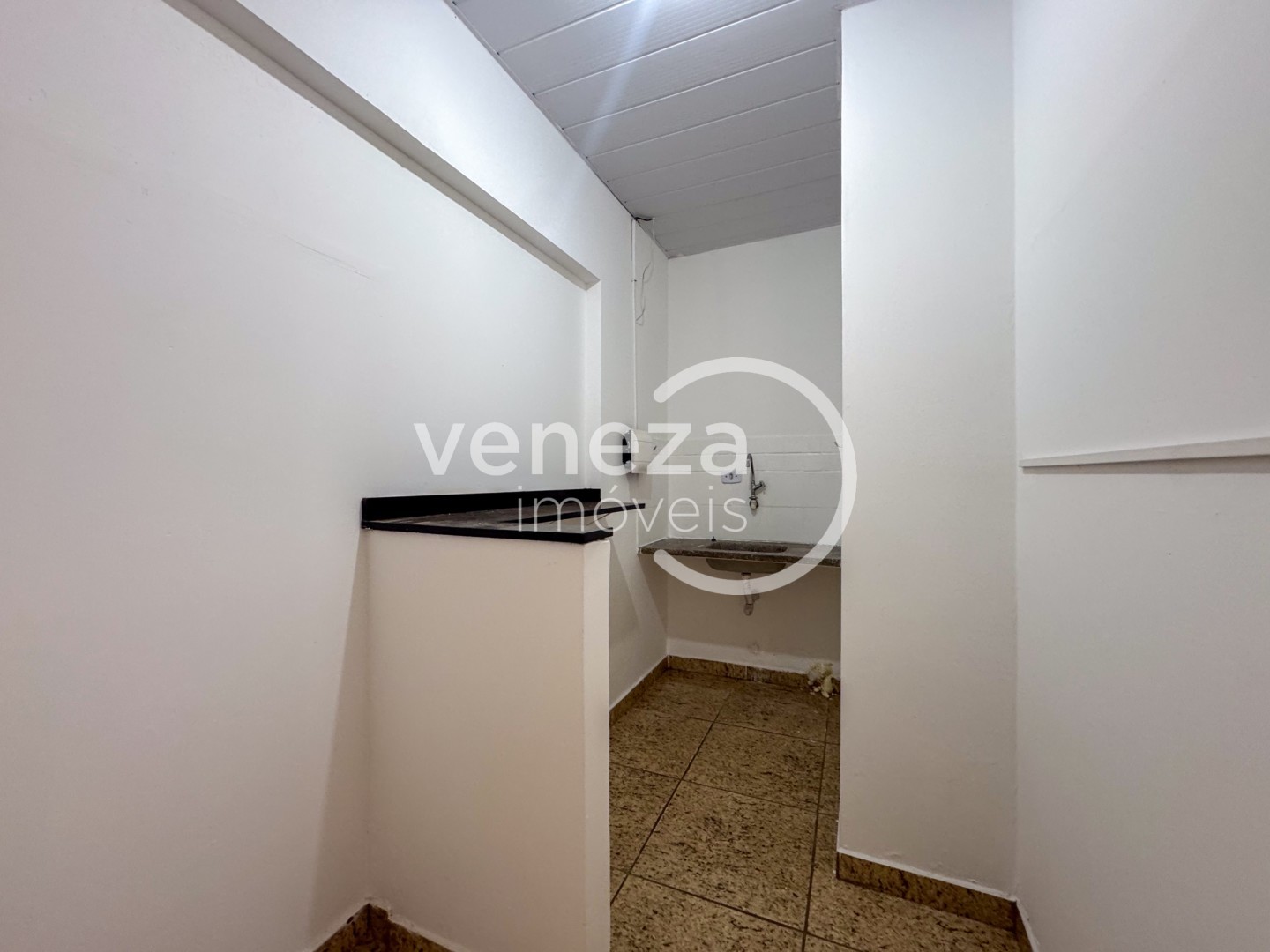 Salão-loja para locação no bairro Centro de Londrina - Foto 13