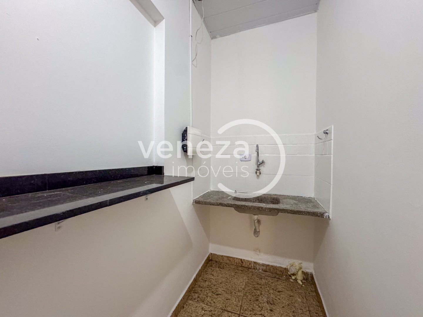 Salão-loja para locação no bairro Centro de Londrina - Foto 14
