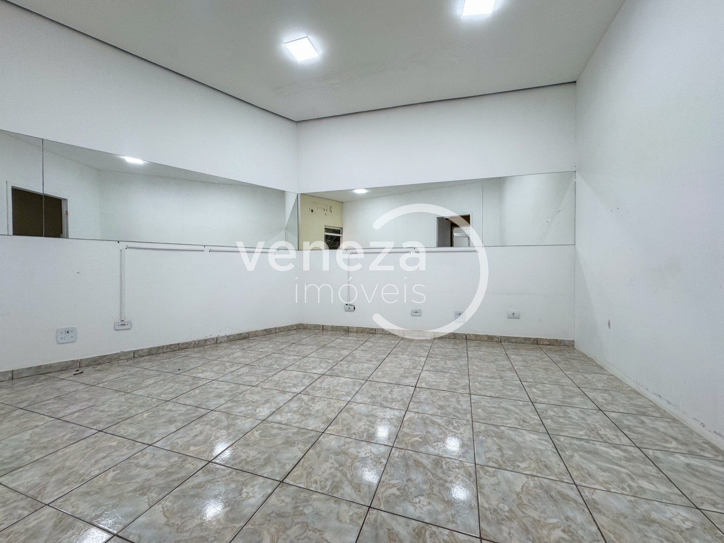 Salão-loja para locação no bairro Vila Ipiranga de Londrina - Foto 16