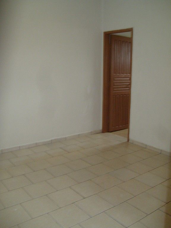 Casa Residencial para locação no bairro Coroados de Londrina - Foto 7