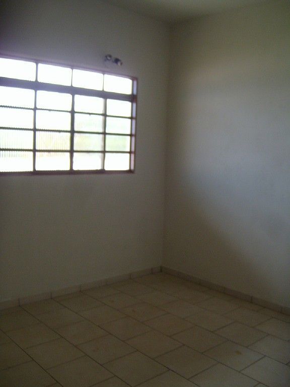 Casa Residencial para locação no bairro Coroados de Londrina - Foto 8